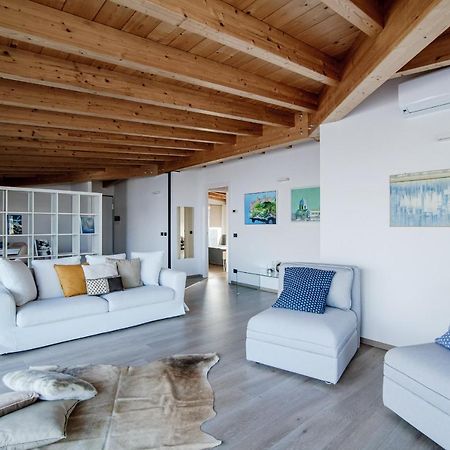 White Attic - By Myhomeincomo Camnago Volta Eksteriør bilde