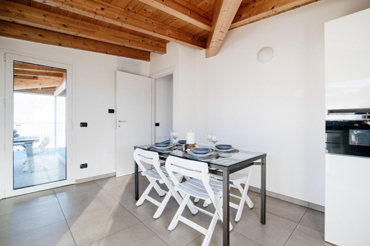 White Attic - By Myhomeincomo Camnago Volta Eksteriør bilde