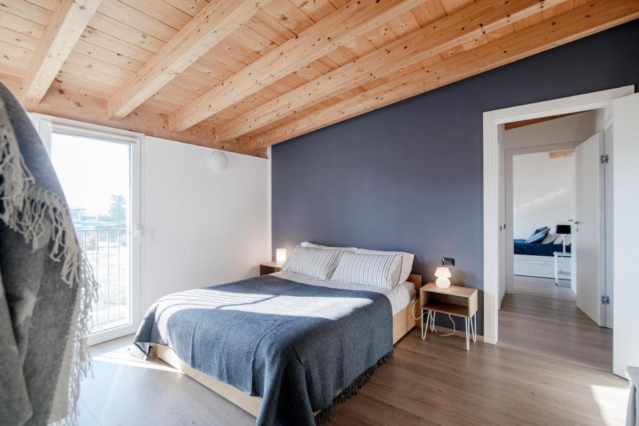 White Attic - By Myhomeincomo Camnago Volta Eksteriør bilde