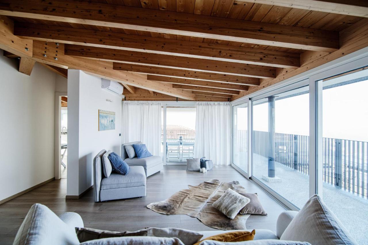 White Attic - By Myhomeincomo Camnago Volta Eksteriør bilde