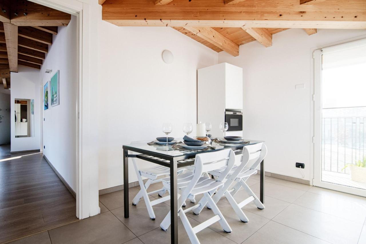White Attic - By Myhomeincomo Camnago Volta Eksteriør bilde