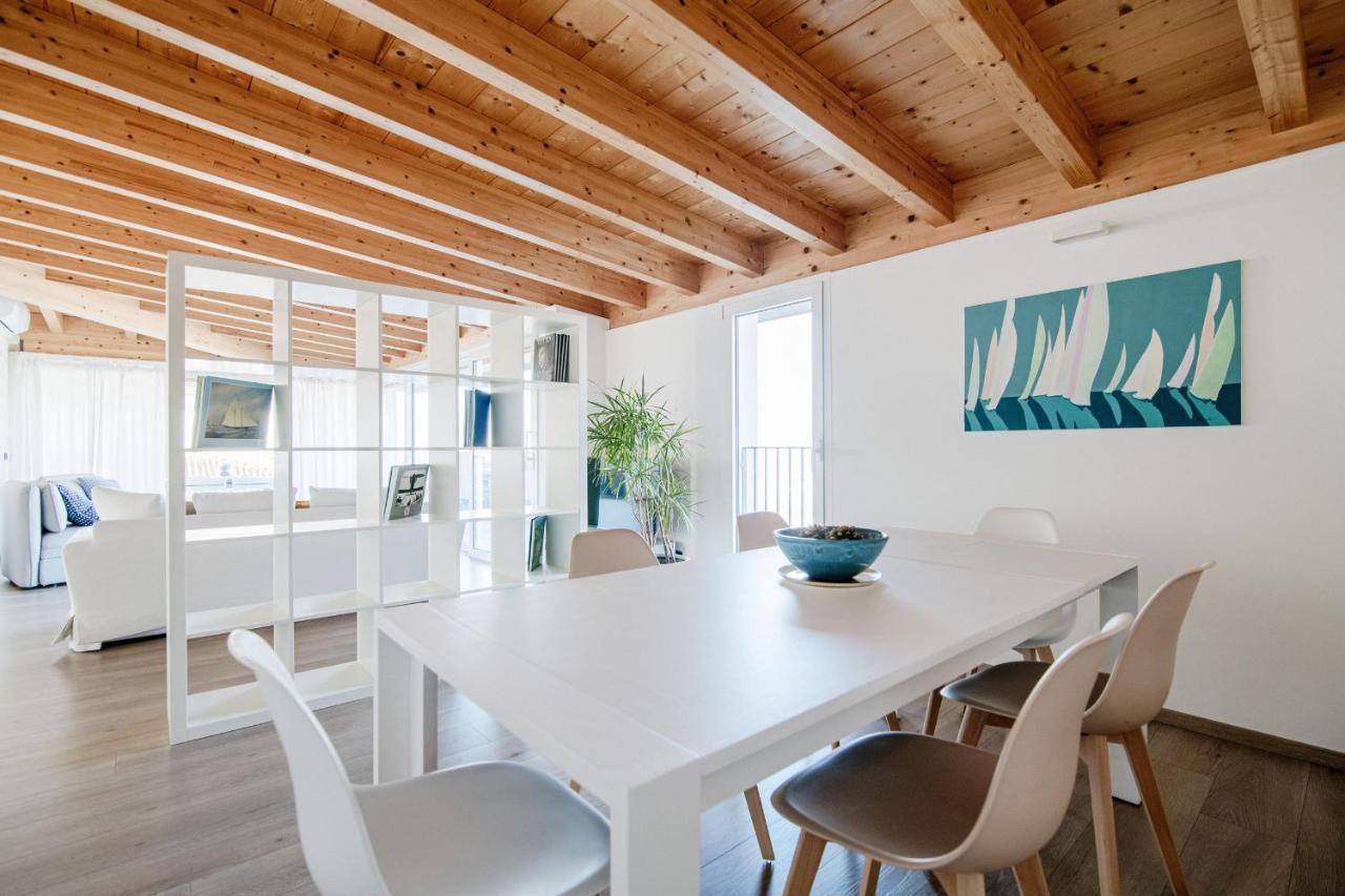 White Attic - By Myhomeincomo Camnago Volta Eksteriør bilde