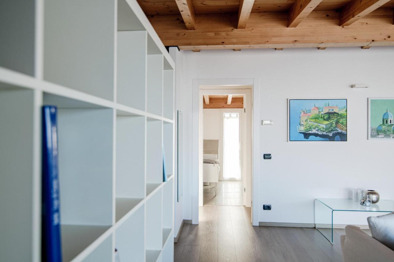 White Attic - By Myhomeincomo Camnago Volta Eksteriør bilde